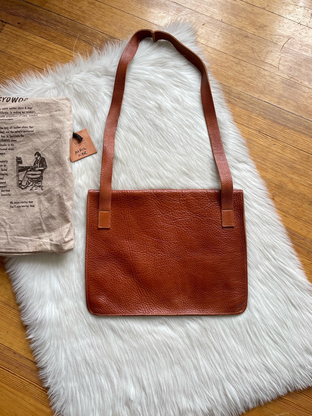 LIKE NEW CYDWOQ leather mail bag - Picture 9 of 10